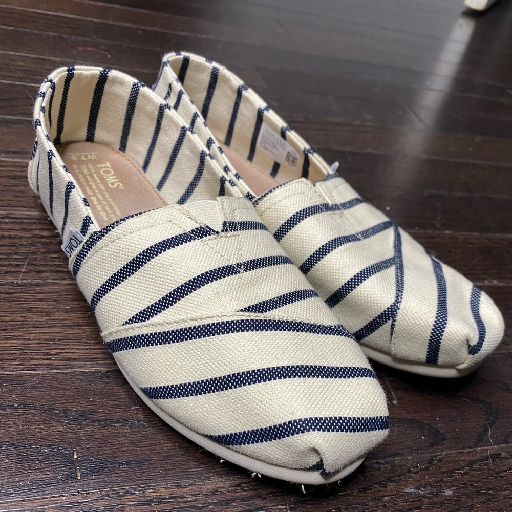 Cream and Navy TOMS